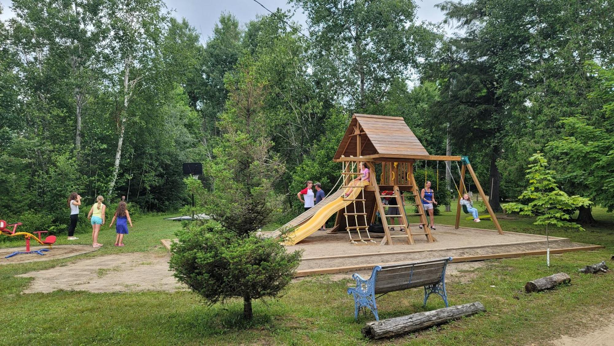 Parkway Cottage Resort And Trading Post Dwight Extérieur photo