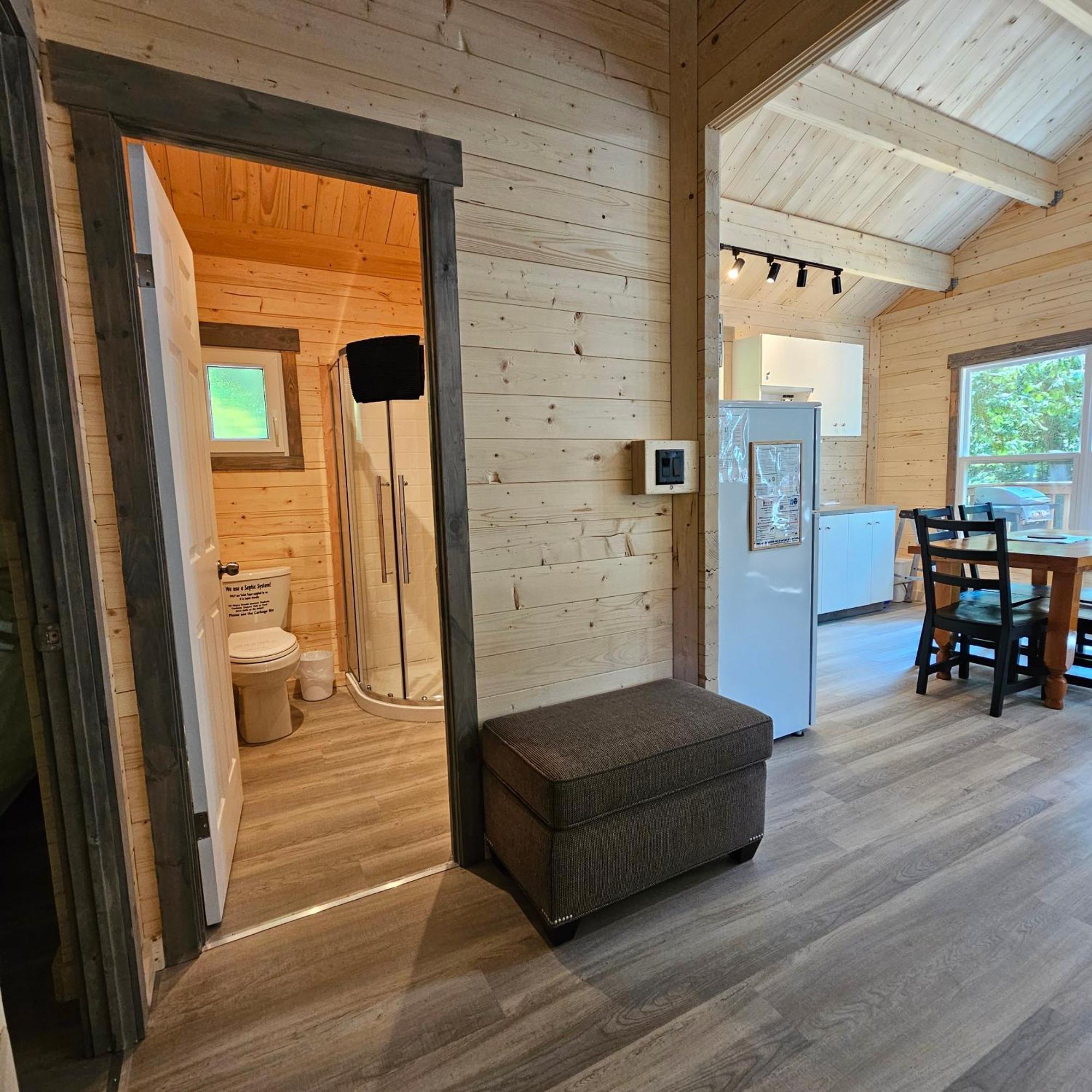 Parkway Cottage Resort And Trading Post Dwight Extérieur photo